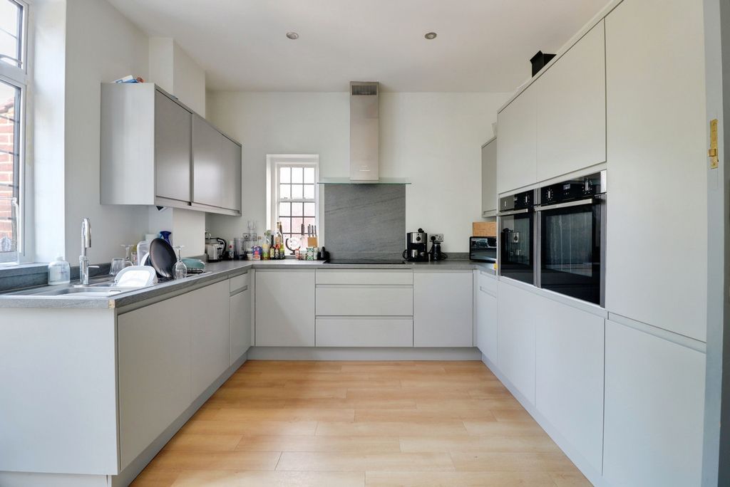 Property photo 2 of 29