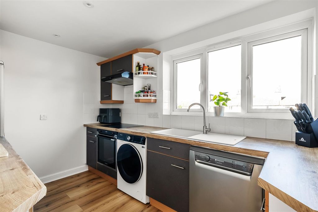 Additional image 13 of 2 bed maisonette for saleCrowhurst Mead, Godstone RH9