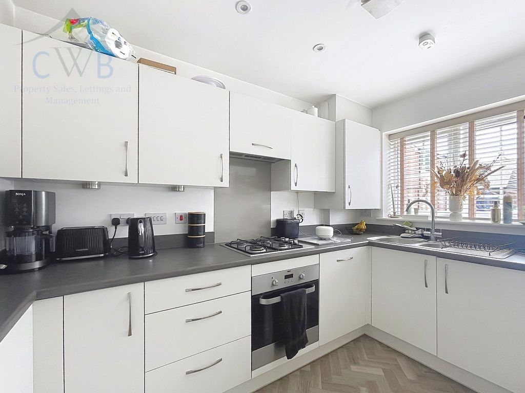 Property photo 3 of 15 Kitchen
