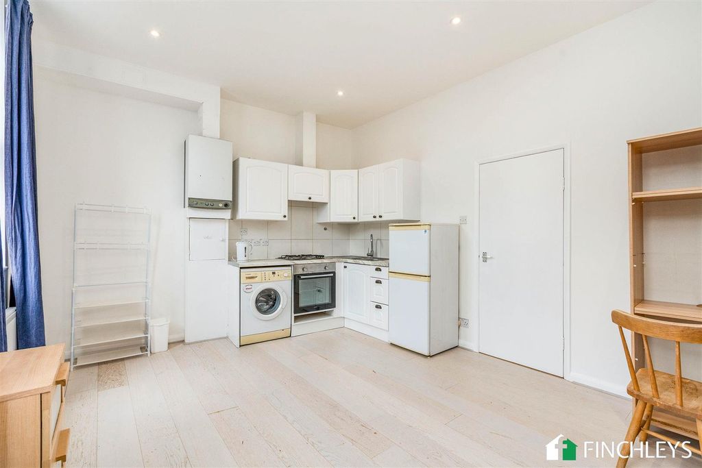 Property photo 3 of 10 Flatb371Regentsparkroadlondonn31Dh-4.Jpg