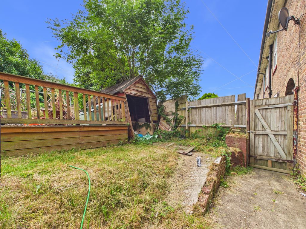 Property photo 3 of 12 Cam04693G0-Pr0120-Still012