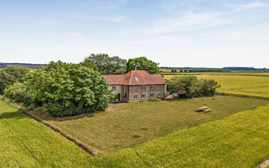 Property photo 1 of 26 Fieldbarn Cottage
