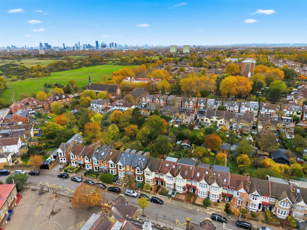 Property photo 2 of 17