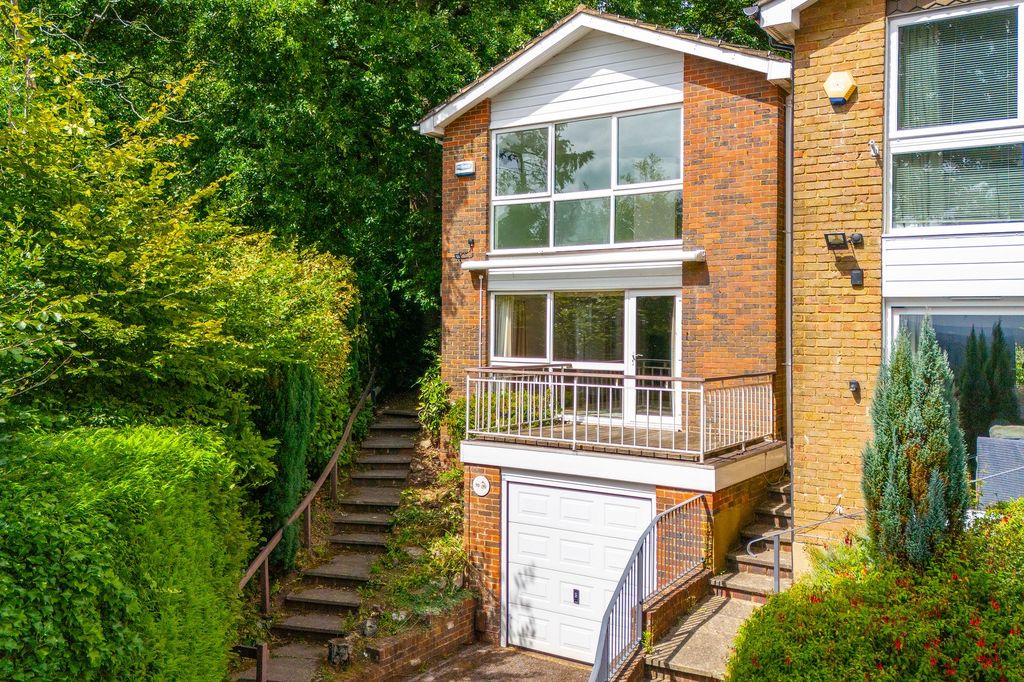 Property photo 1 of 28