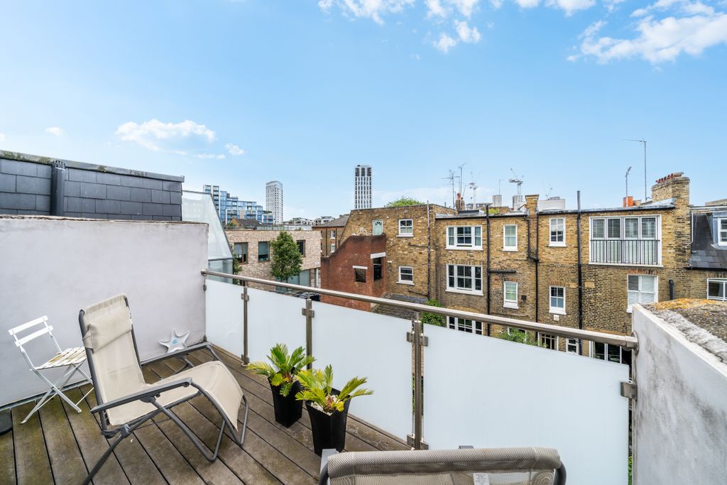 Property photo 3 of 19 Upcerne Road, Sw10, Martin &amp; Co