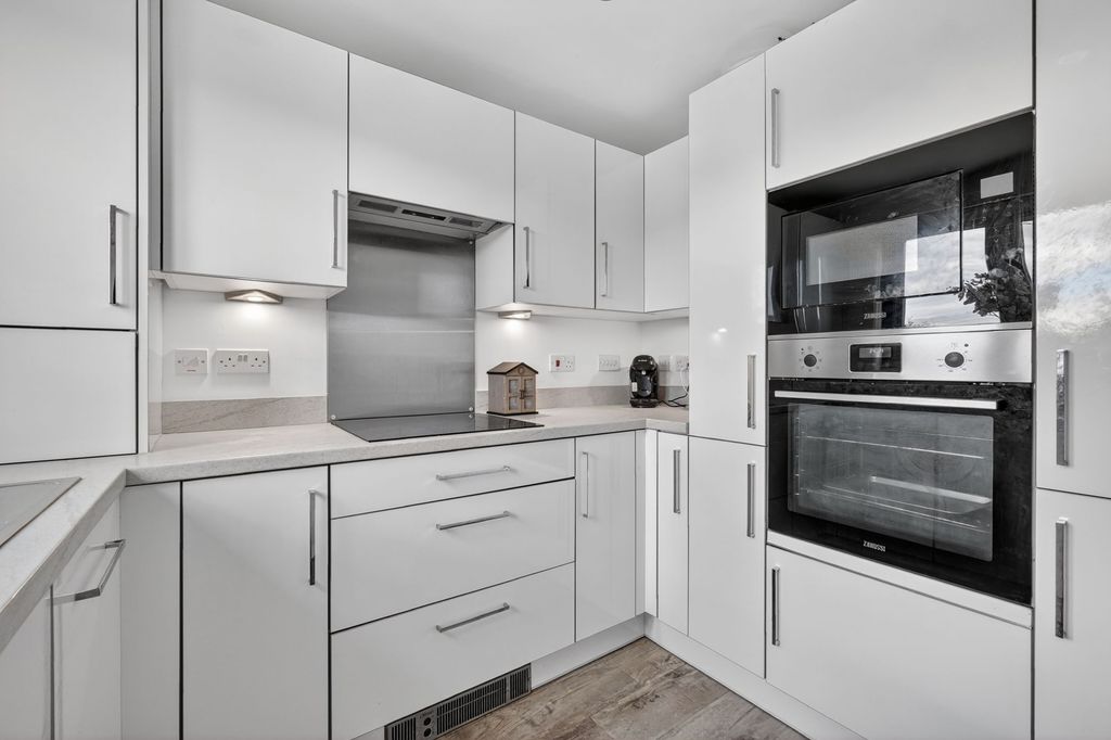 Property photo 3 of 24