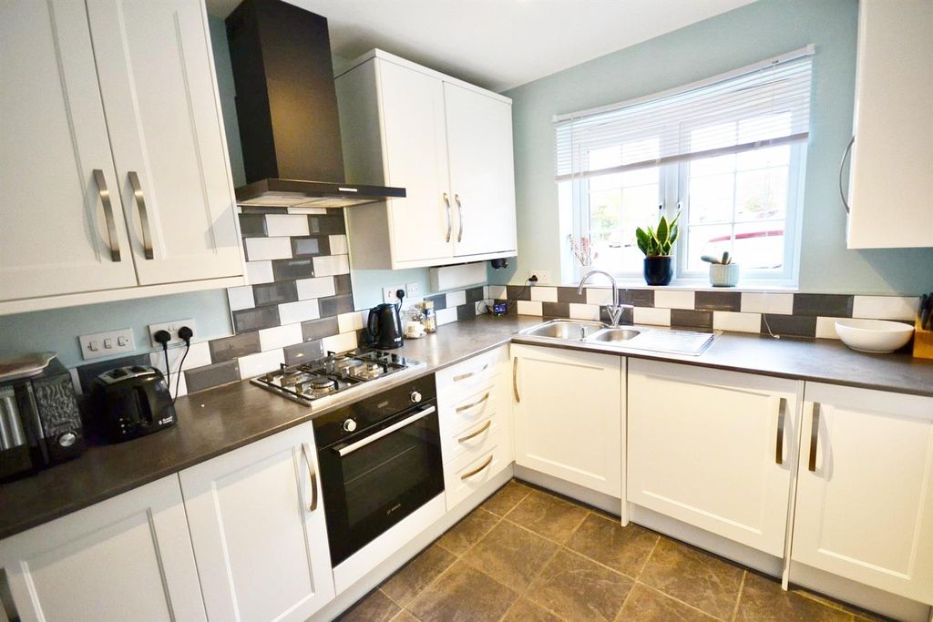 Property photo 2 of 14 Kitchen