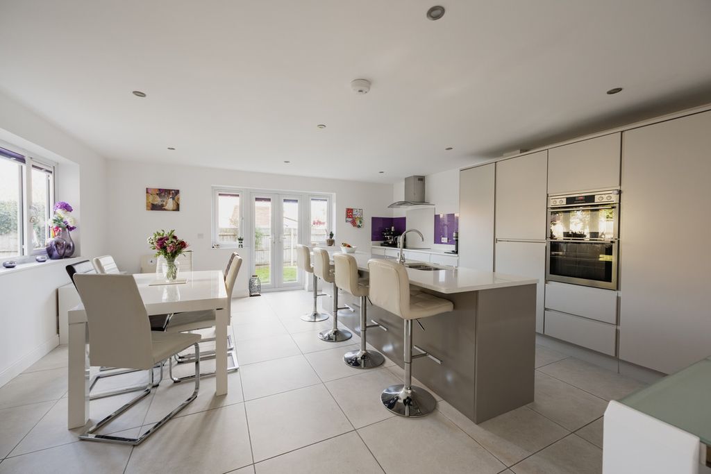 Property photo 2 of 22