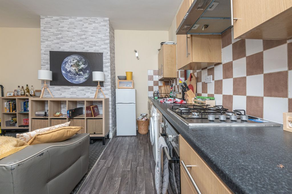 Property photo 3 of 18