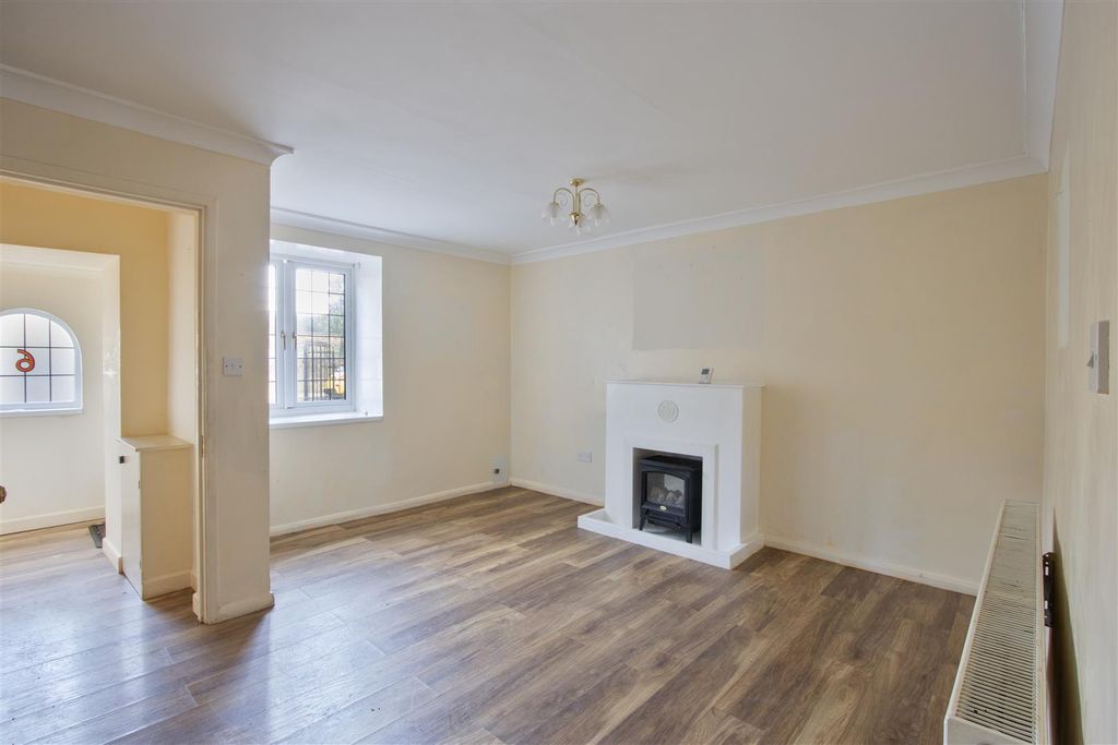 Property photo 2 of 11 Living Room