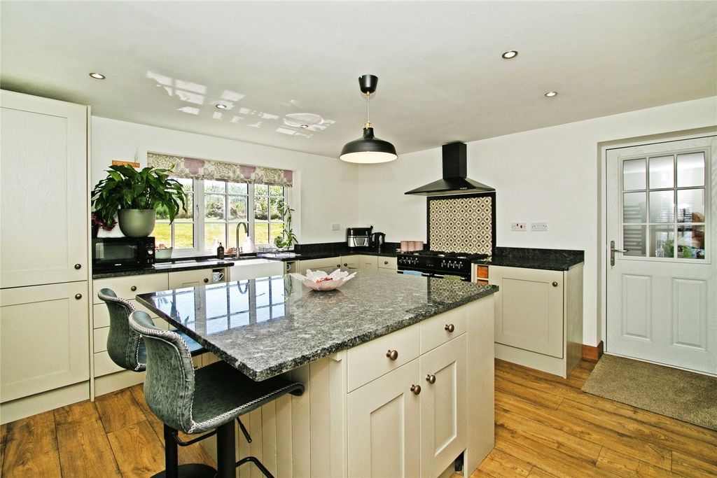 Property photo 2 of 30 Picture No. 62