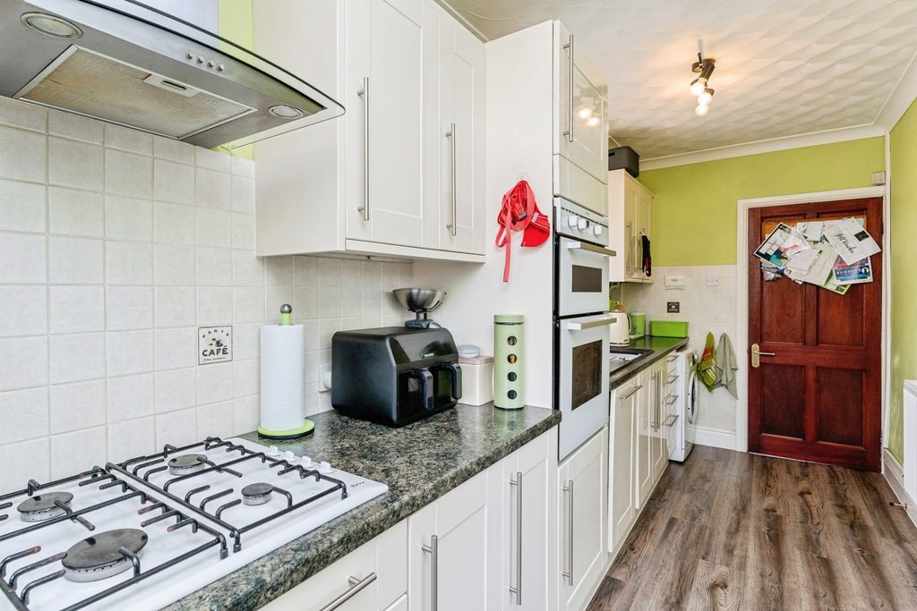 Property photo 3 of 28 Kitchen