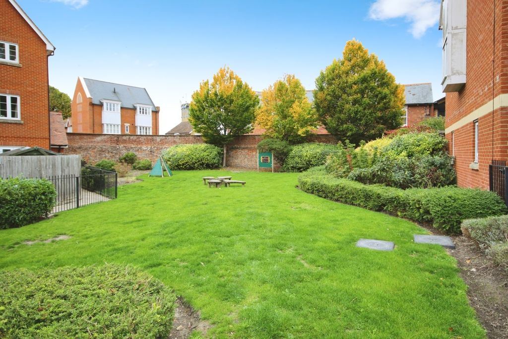 Property photo 2 of 9 Picture No. 10