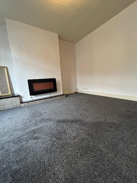 Property photo 3 of 12 Lounge