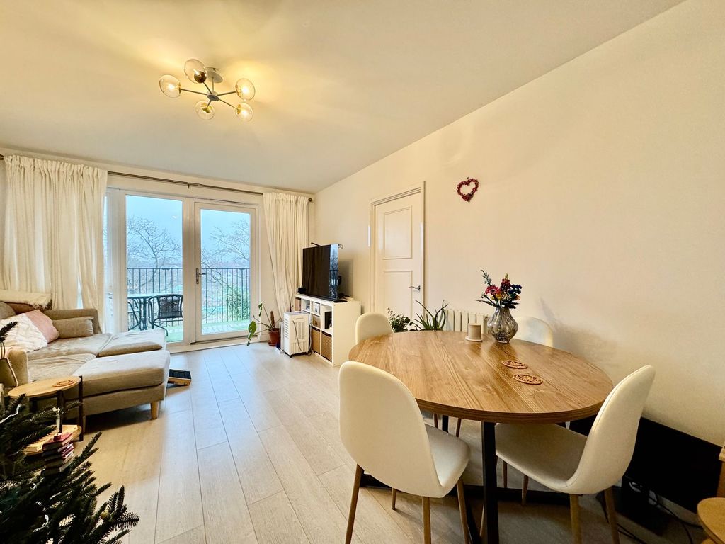 Property photo 2 of 11 Lounge/Dining Area