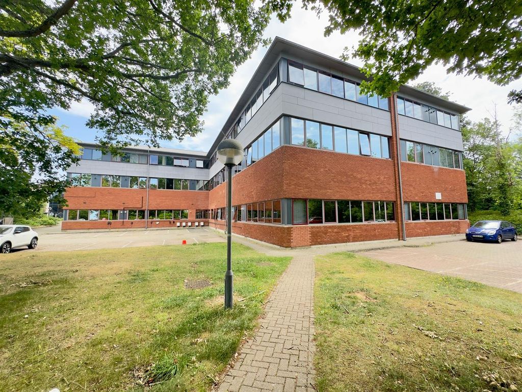 Property photo 1 of 17 Oak House External