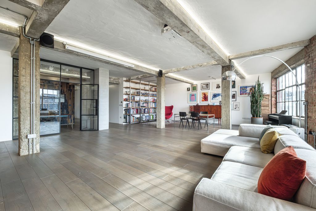 Property photo 2 of 34 32