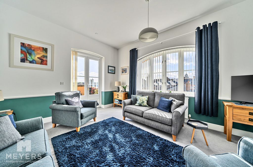 Property photo 3 of 12