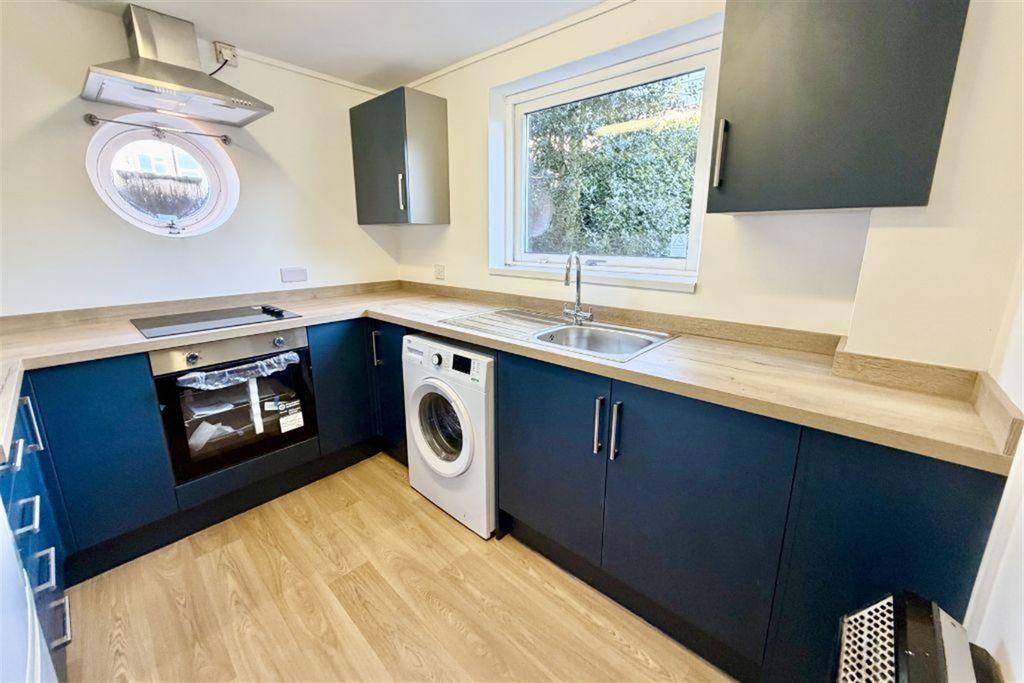 Property photo 2 of 15 Kitchen