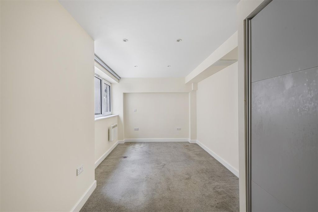 Property photo 2 of 10 10_54485.Jpg