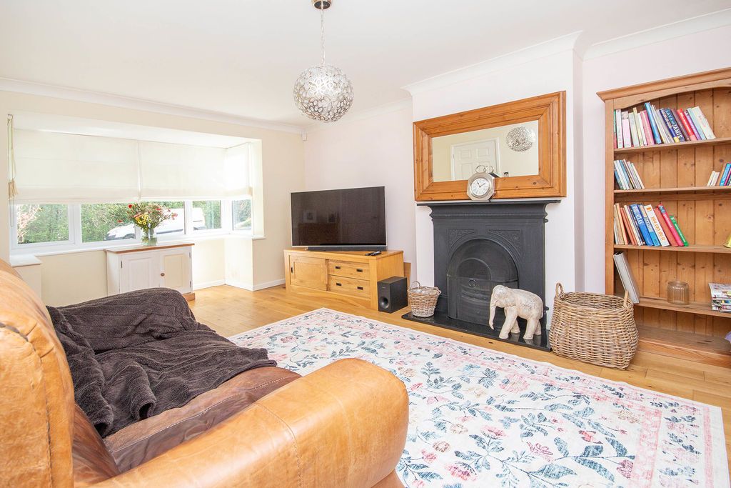 Property photo 3 of 20 Lounge