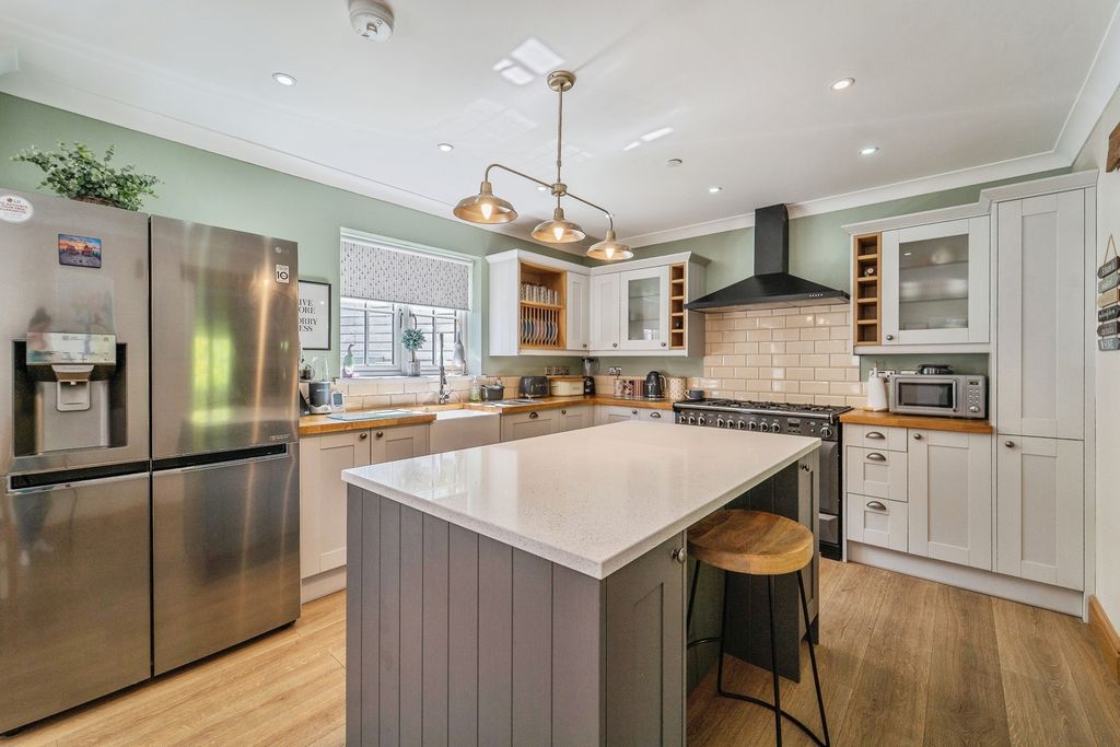 Property photo 3 of 20 Pbox-Img.Jpg