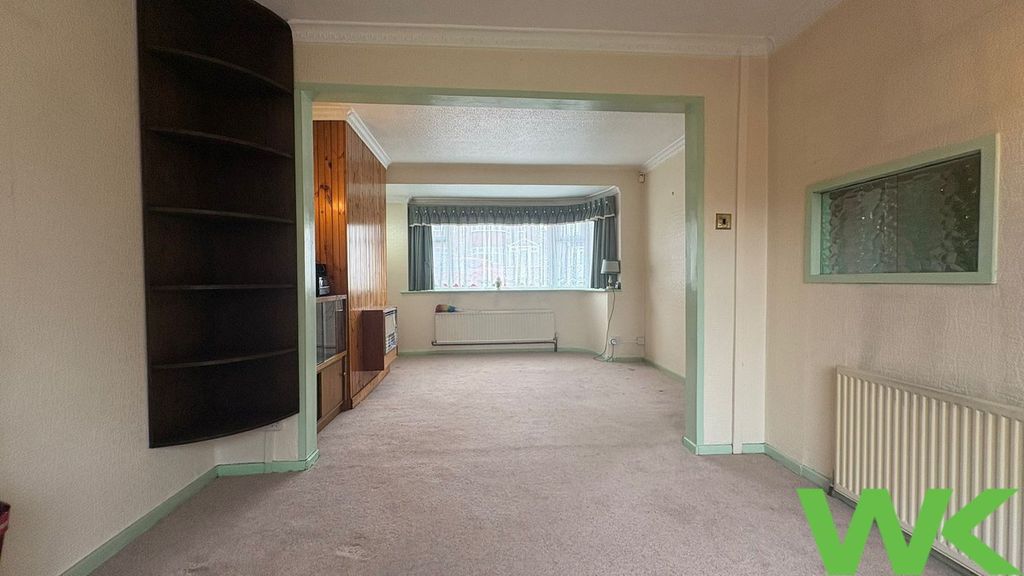 Property photo 3 of 16 Through Lounge