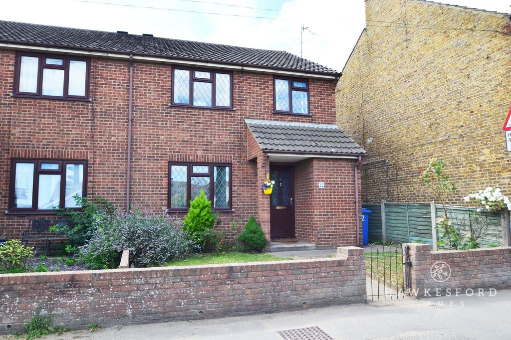 Property photo 1 of 17 The Street, Bapchild - Front