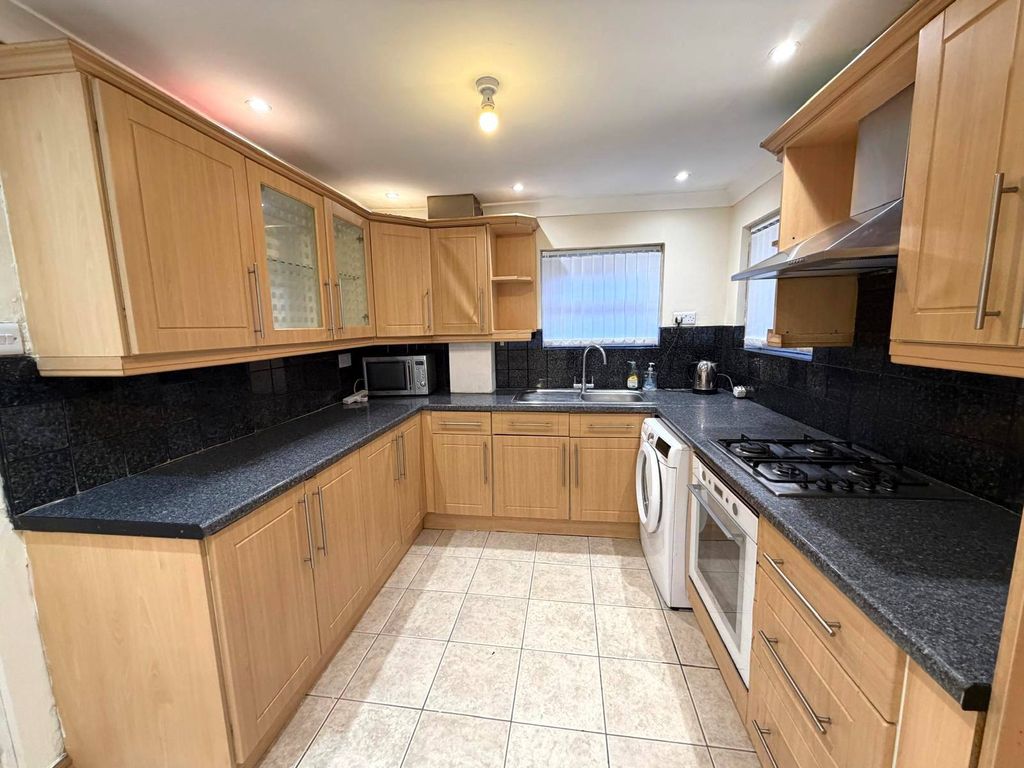 Property photo 3 of 11 Gallery