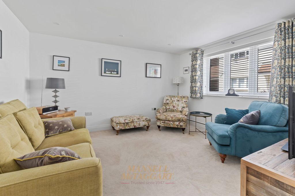 Property photo 2 of 32