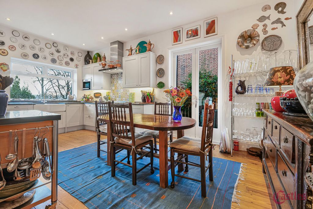 Property photo 3 of 14 Kitchen