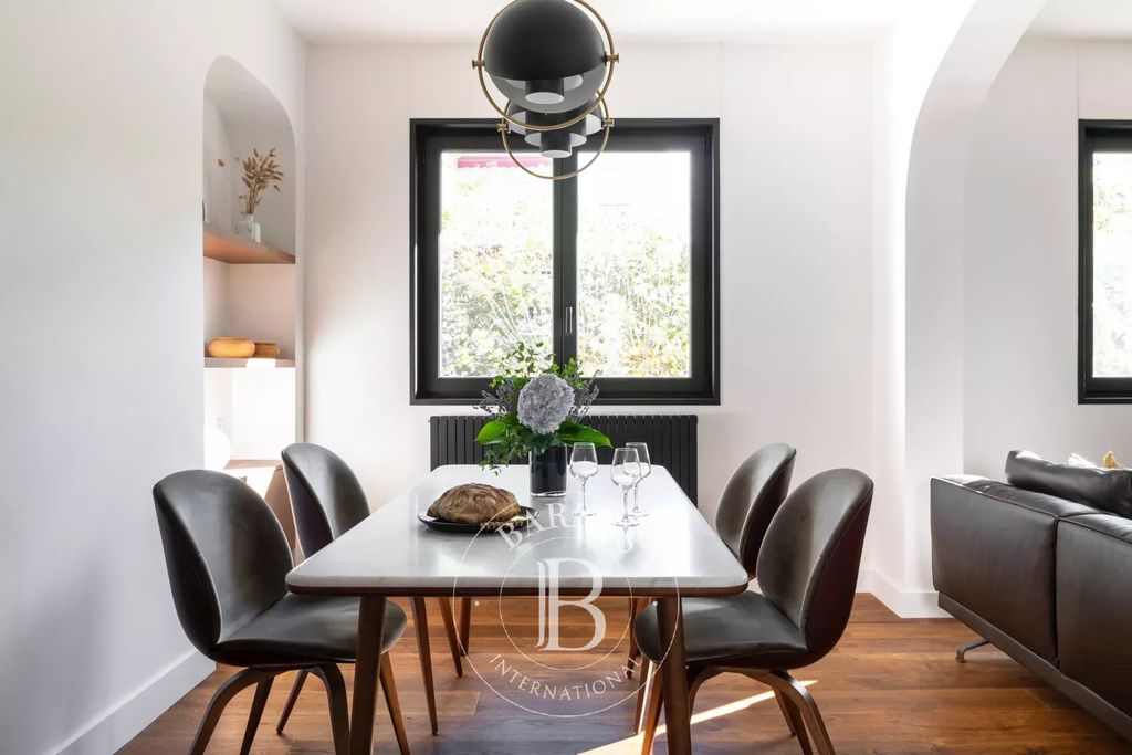 Property photo 3 of 15 Photo : © Julien Fernandez - Appartement A Saint Jean De Luz - Realisation : Atelier Idea