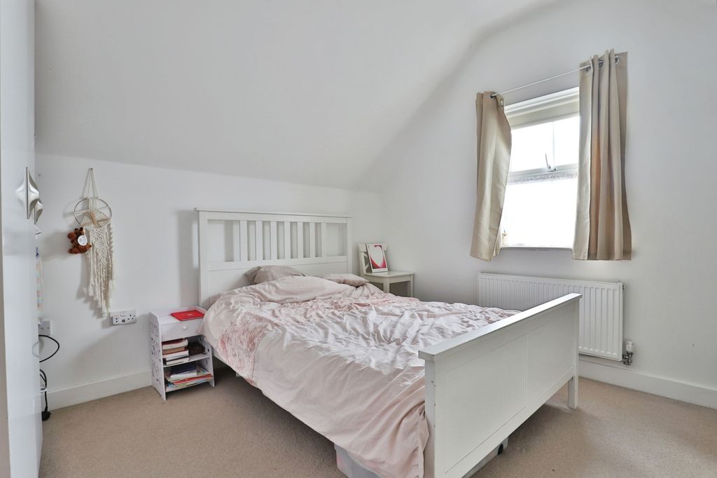 Property photo 3 of 17 Photo