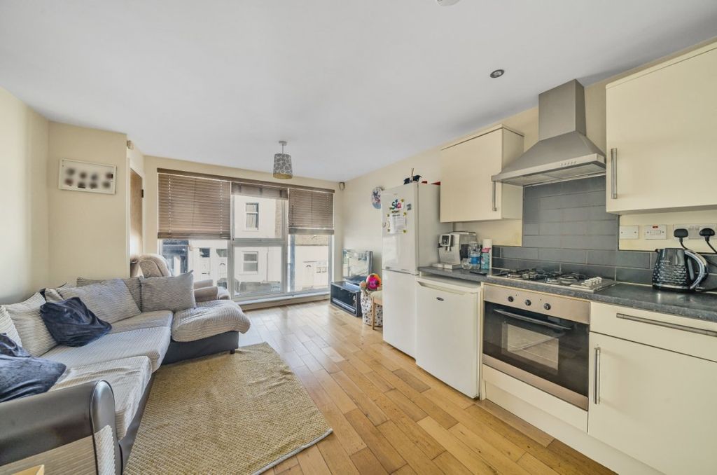 Property photo 2 of 9 967841 (4)