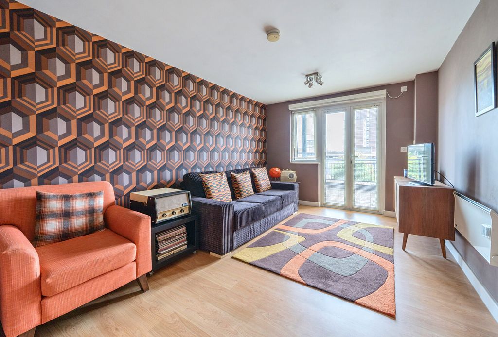 Property photo 3 of 13 1333727-5-688B787...