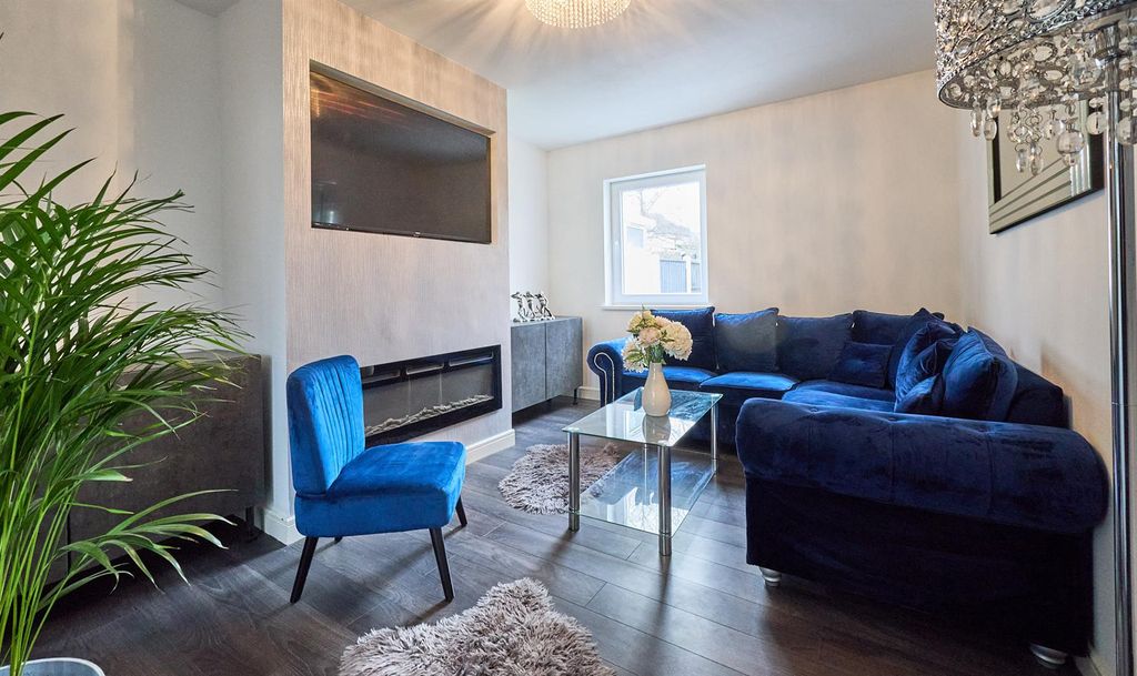 Property photo 2 of 14 Henry Street Hk 9.Jpg