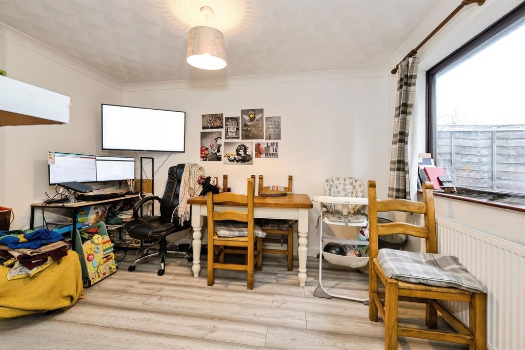 Property photo 3 of 9