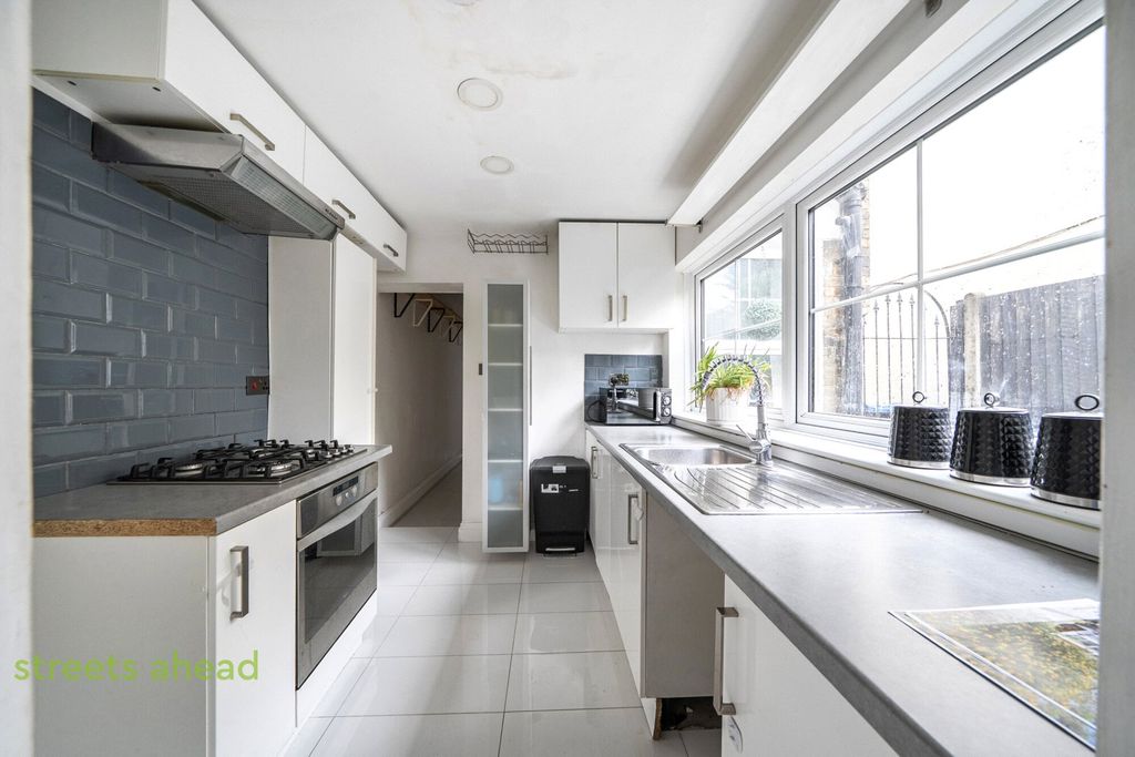 Property photo 1 of 16 c4c9d066-28Fe-4B7...