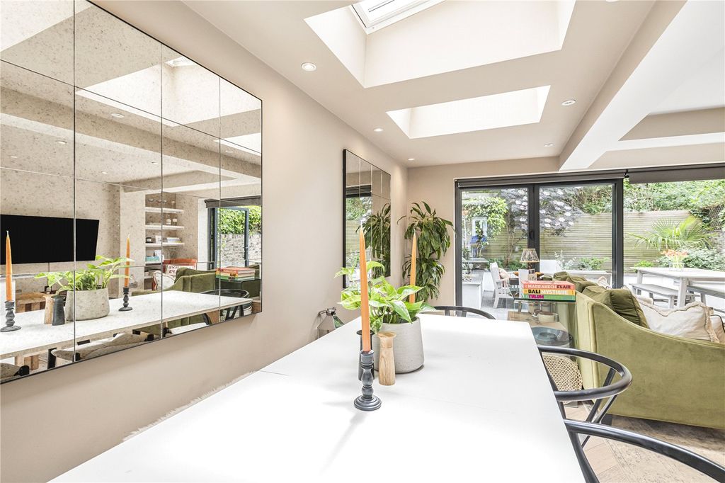 Property photo 2 of 21 Picture No. 13