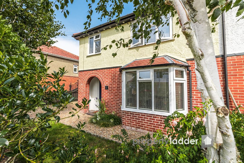Property photo 1 of 41 32 Overbury Road-45