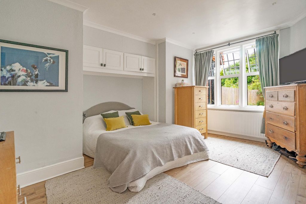 Property photo 3 of 20