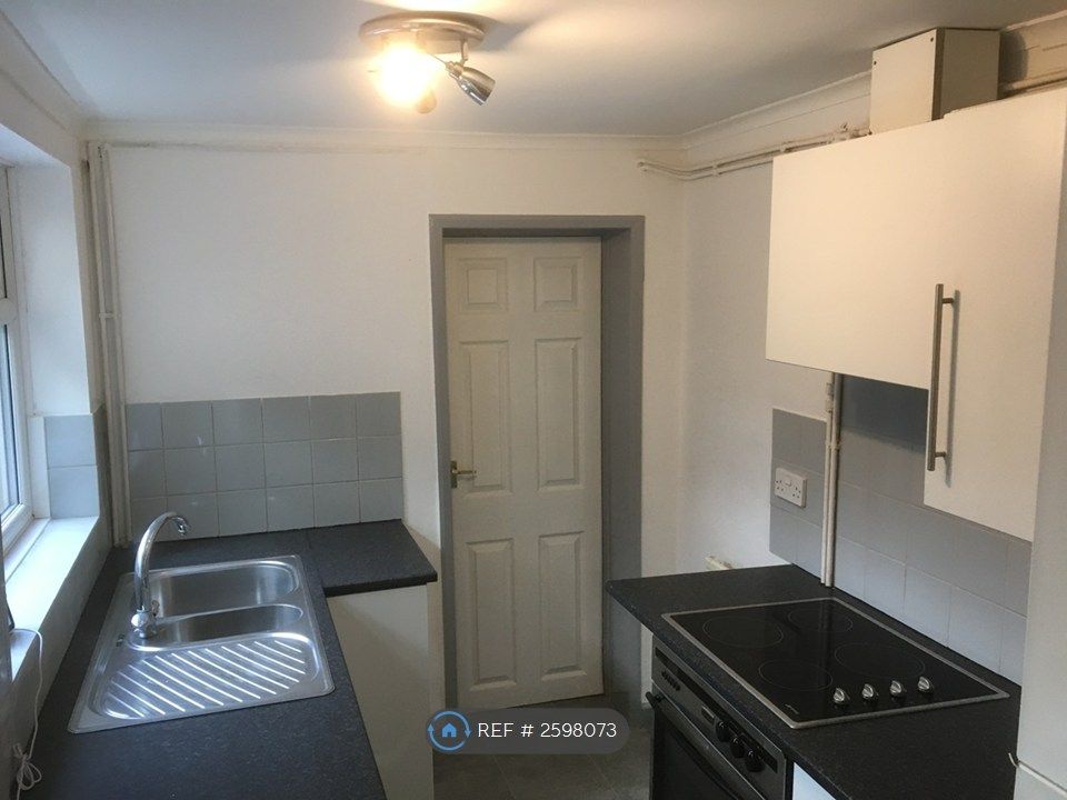 Property photo 2 of 12 Kitchen