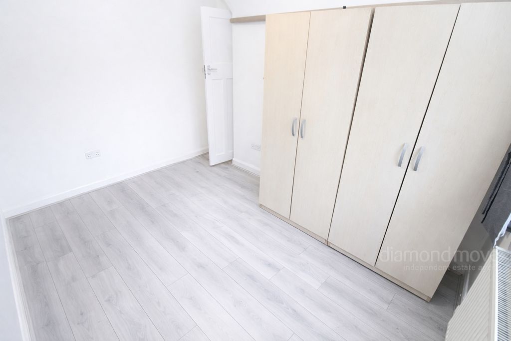 Property photo 2 of 8 Photo 2