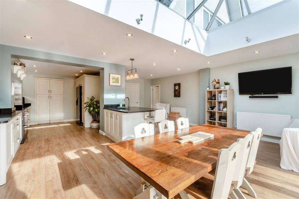 Property photo 2 of 41 8678880-Interior06.Jpg