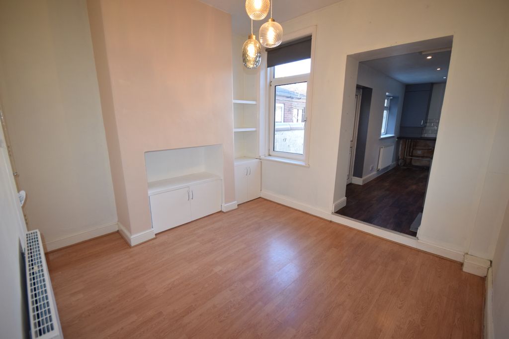 Property photo 3 of 10 Dining Room