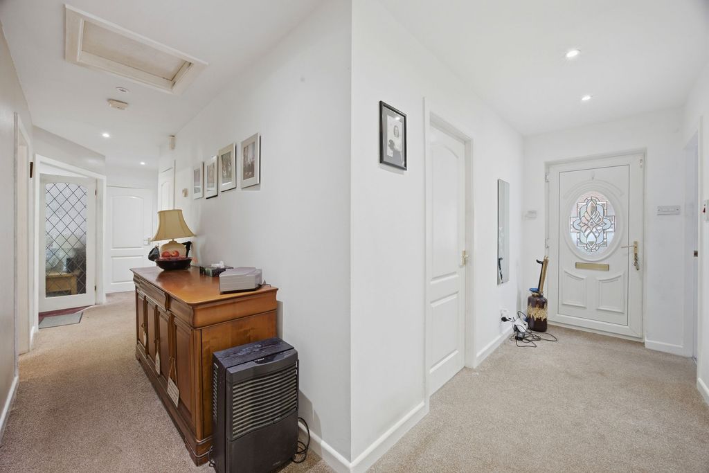 Property photo 2 of 21