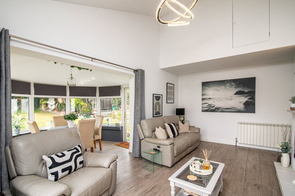 Property photo 3 of 28