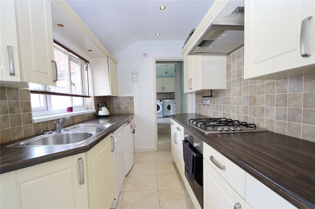 Property photo 2 of 11 Kitchen