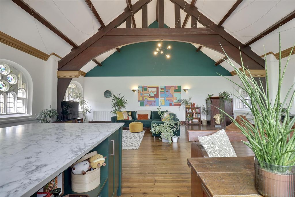 Property photo 2 of 38 Bf7Ca684-1E05-4675-946C-Cee87Bc902Bf_1_201_A.Jpeg