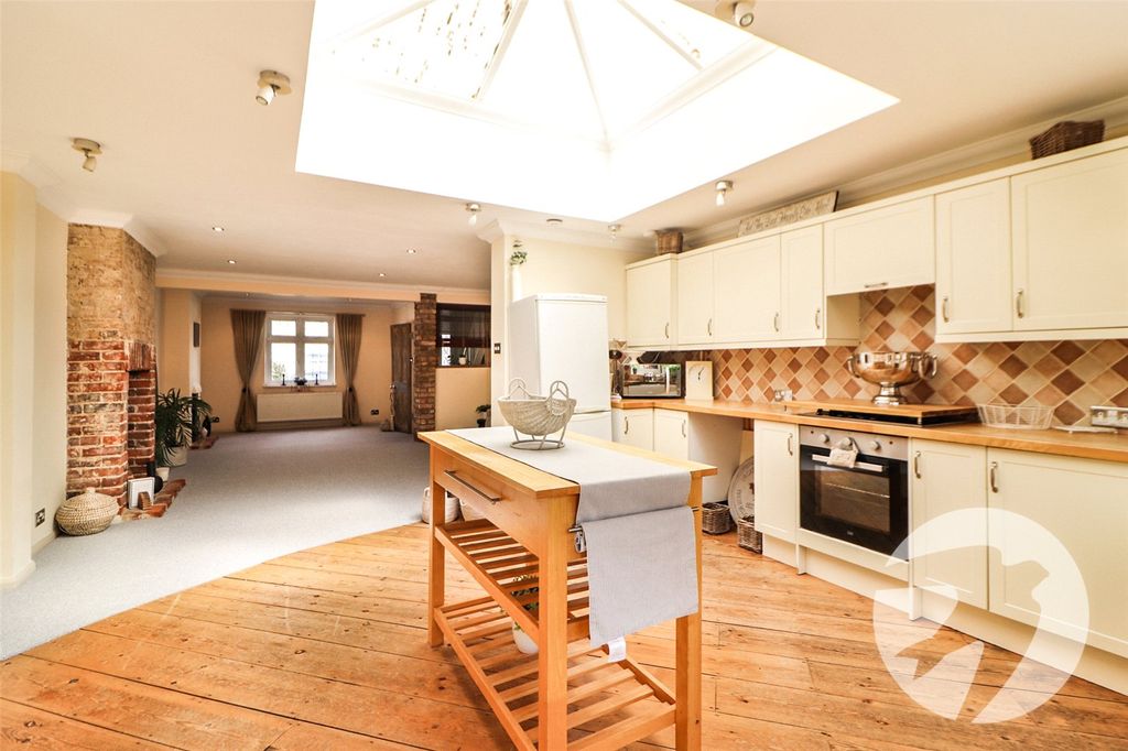 Property photo 3 of 14 Picture No. 11